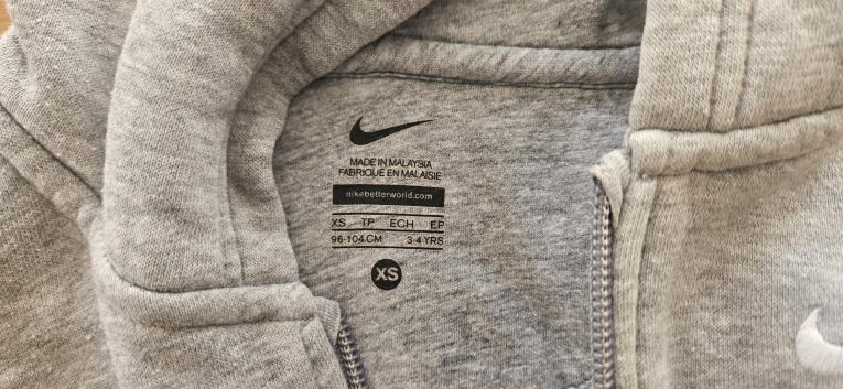 foto - šedá mikina